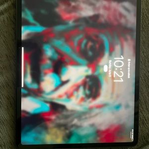 12.9-inch iPad Pro with wifi 128gb space gray with pencil and keyboard